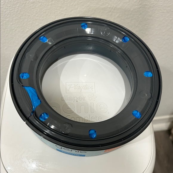 Playtex Diaper Genie White. Diaper trash. - Picture 4 of 5